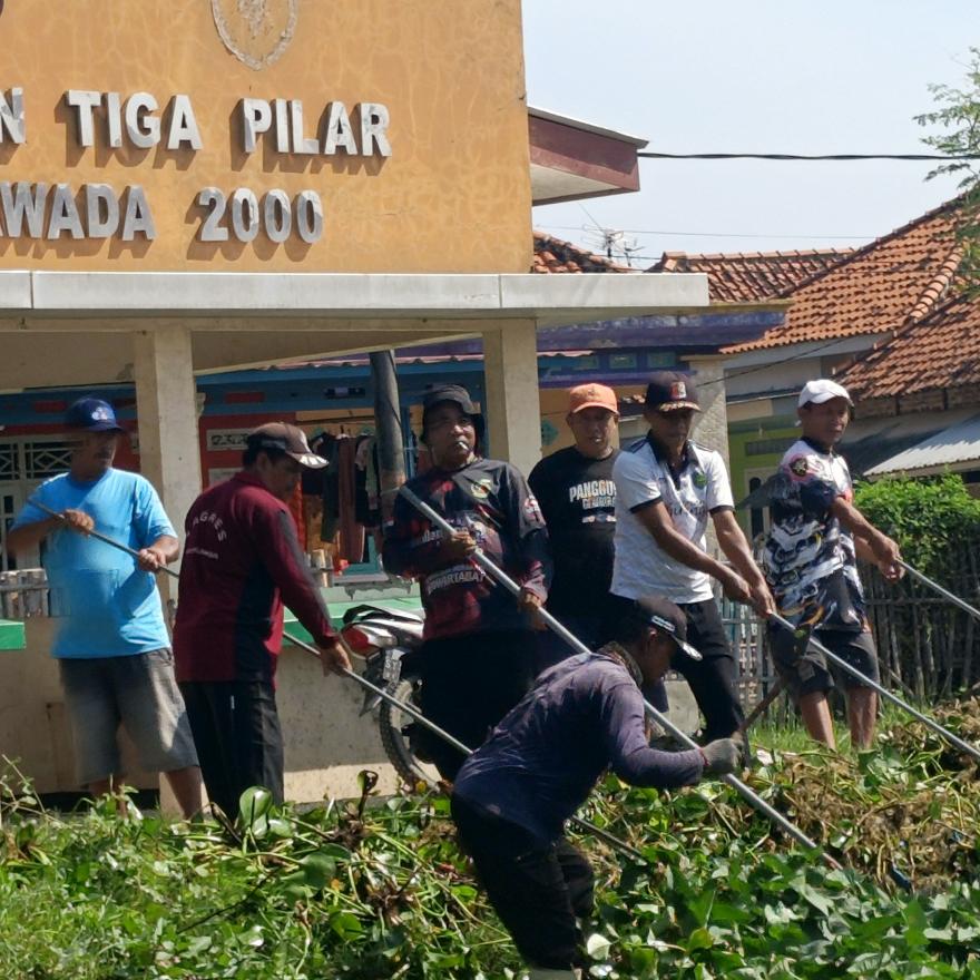 Pemdes Parean Girang Laksanakan Kegiatan Jumsih di Blok Waled